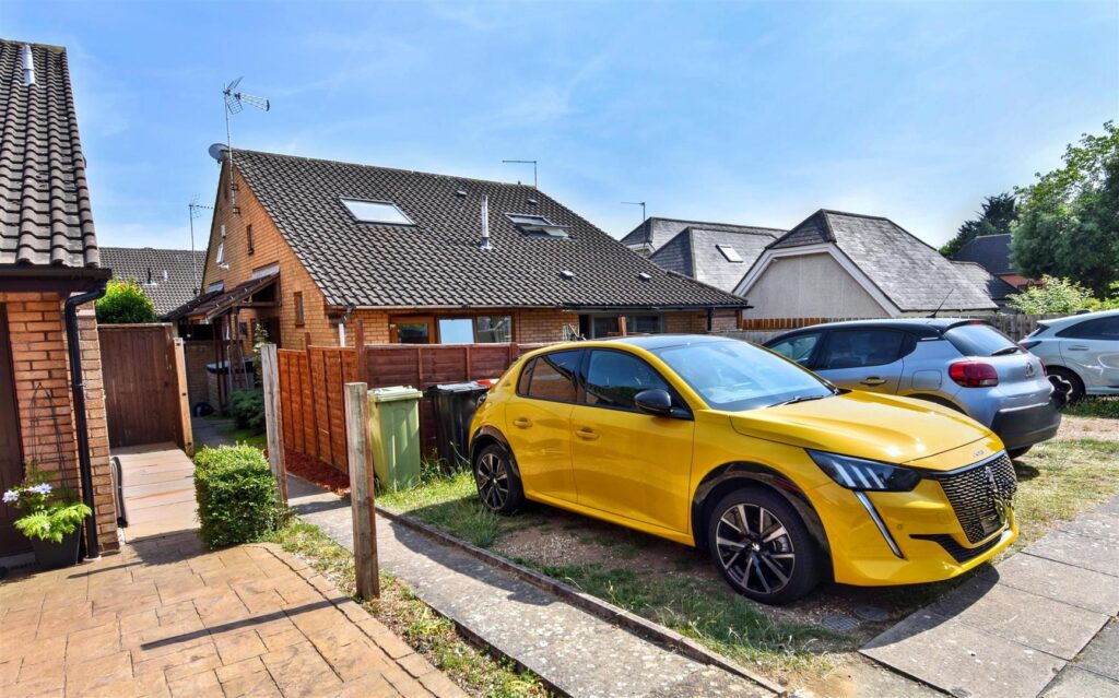 Chesham Avenue, Bradwell Common, Milton Keynes, MK13
