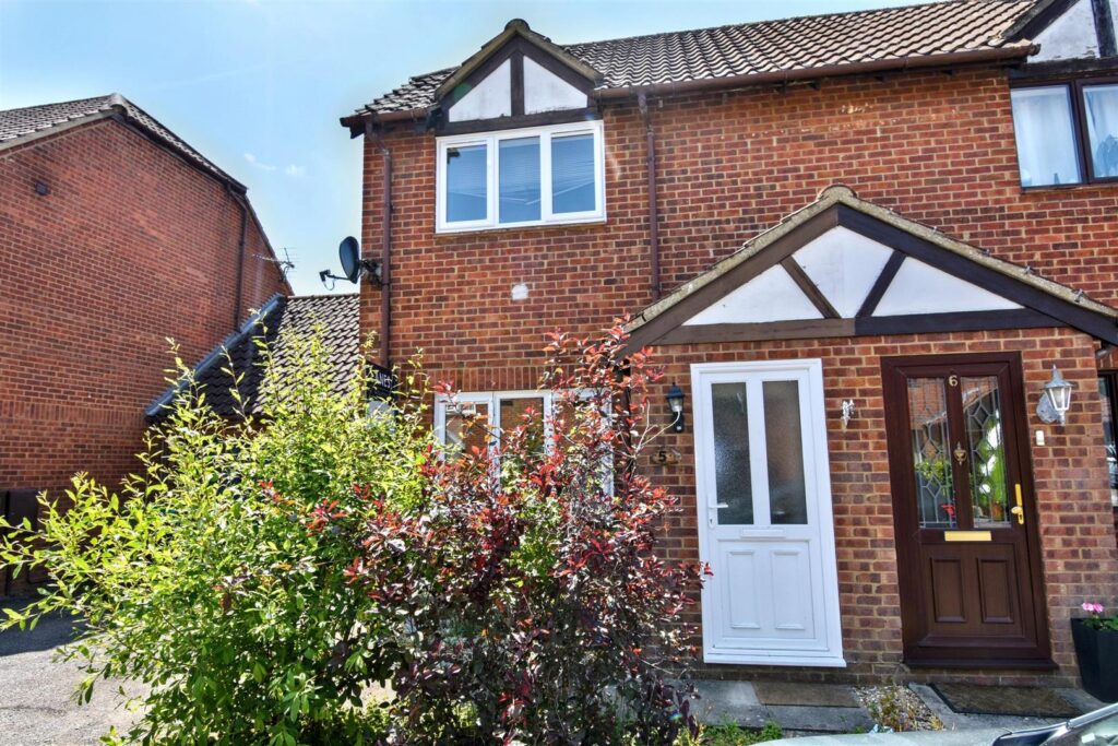 Carteret Close, Willen, Milton Keynes, MK15